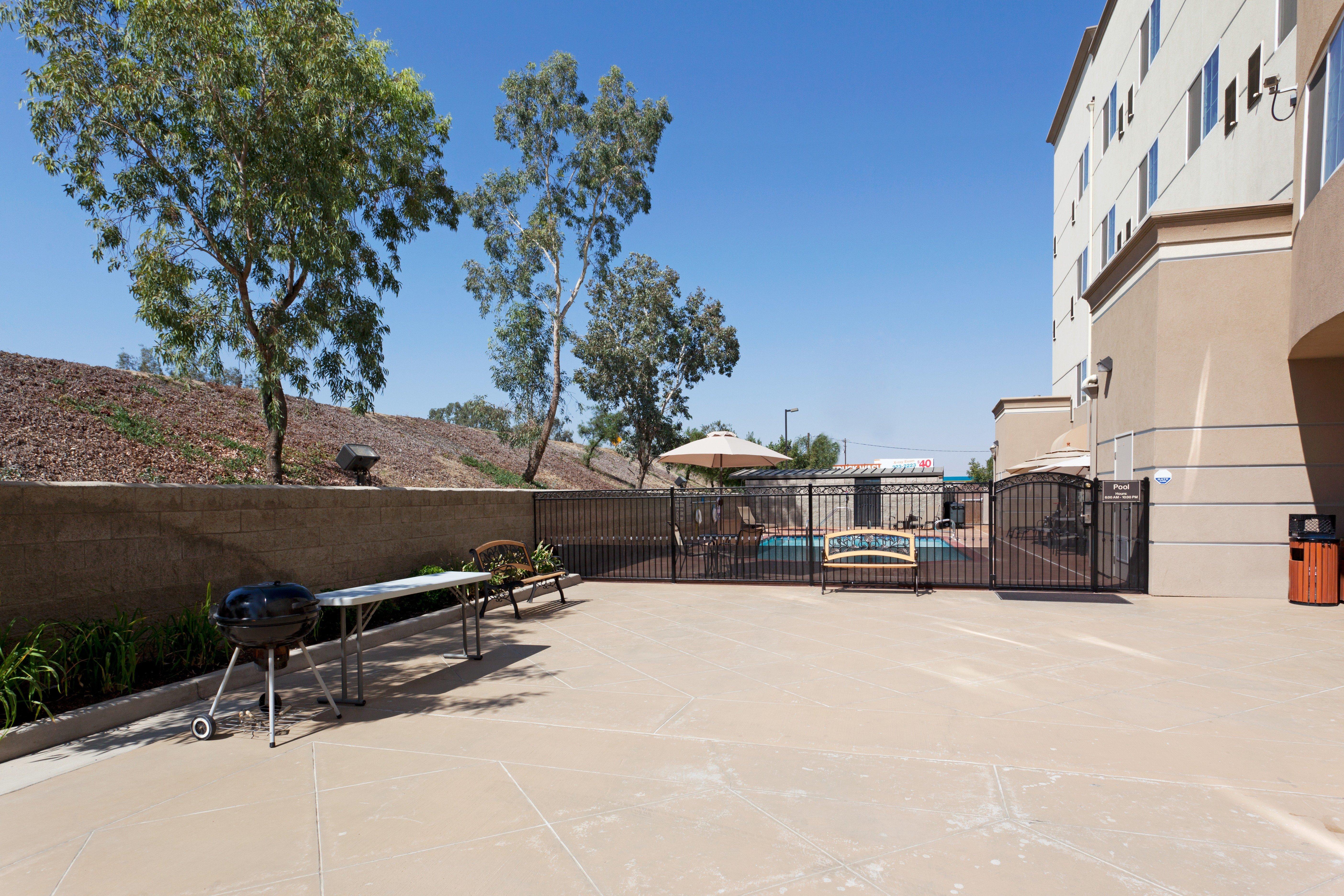 Holiday Inn Express & Suites Bakersfield Central By Ihg Habitación foto