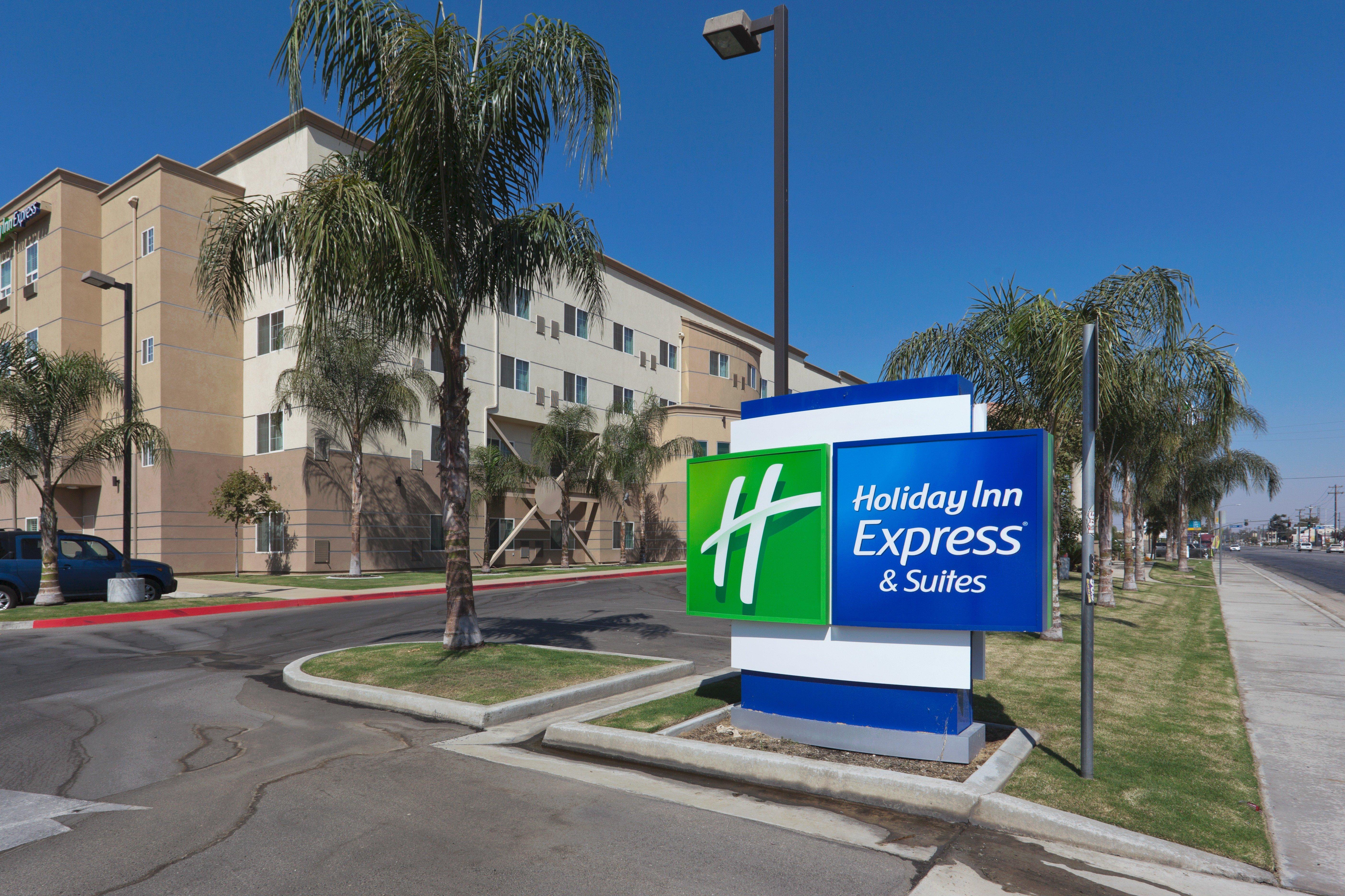 Holiday Inn Express & Suites Bakersfield Central By Ihg Exterior foto