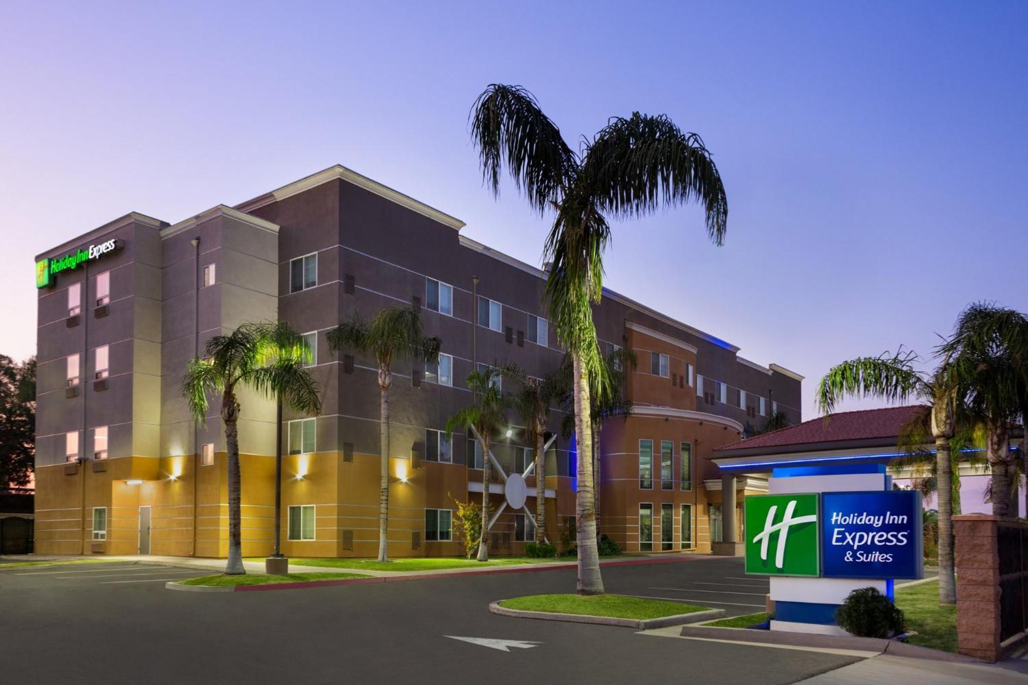 Holiday Inn Express & Suites Bakersfield Central By Ihg Exterior foto