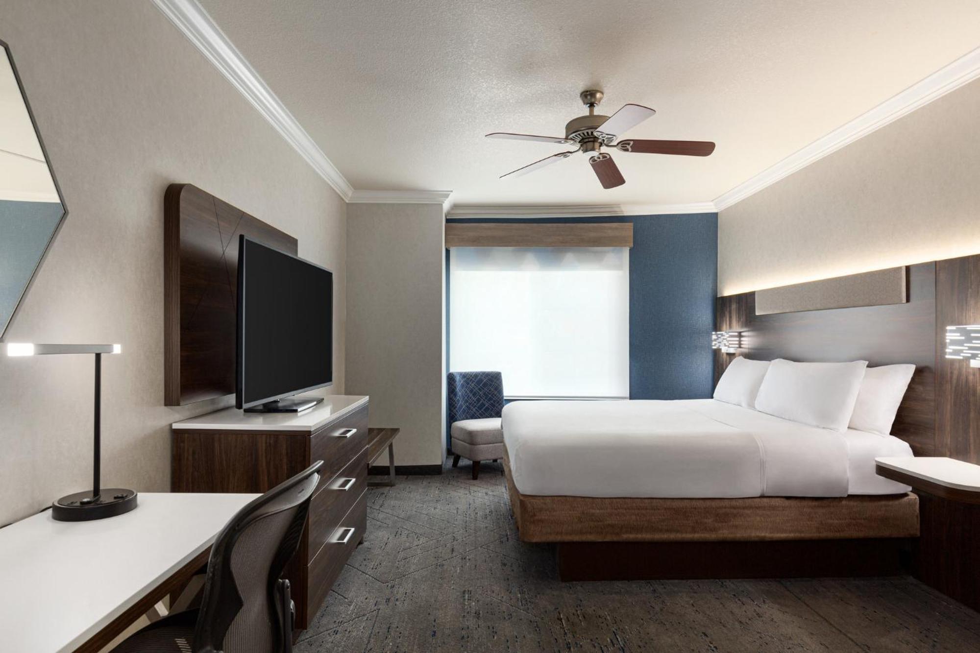 Holiday Inn Express & Suites Bakersfield Central By Ihg Exterior foto