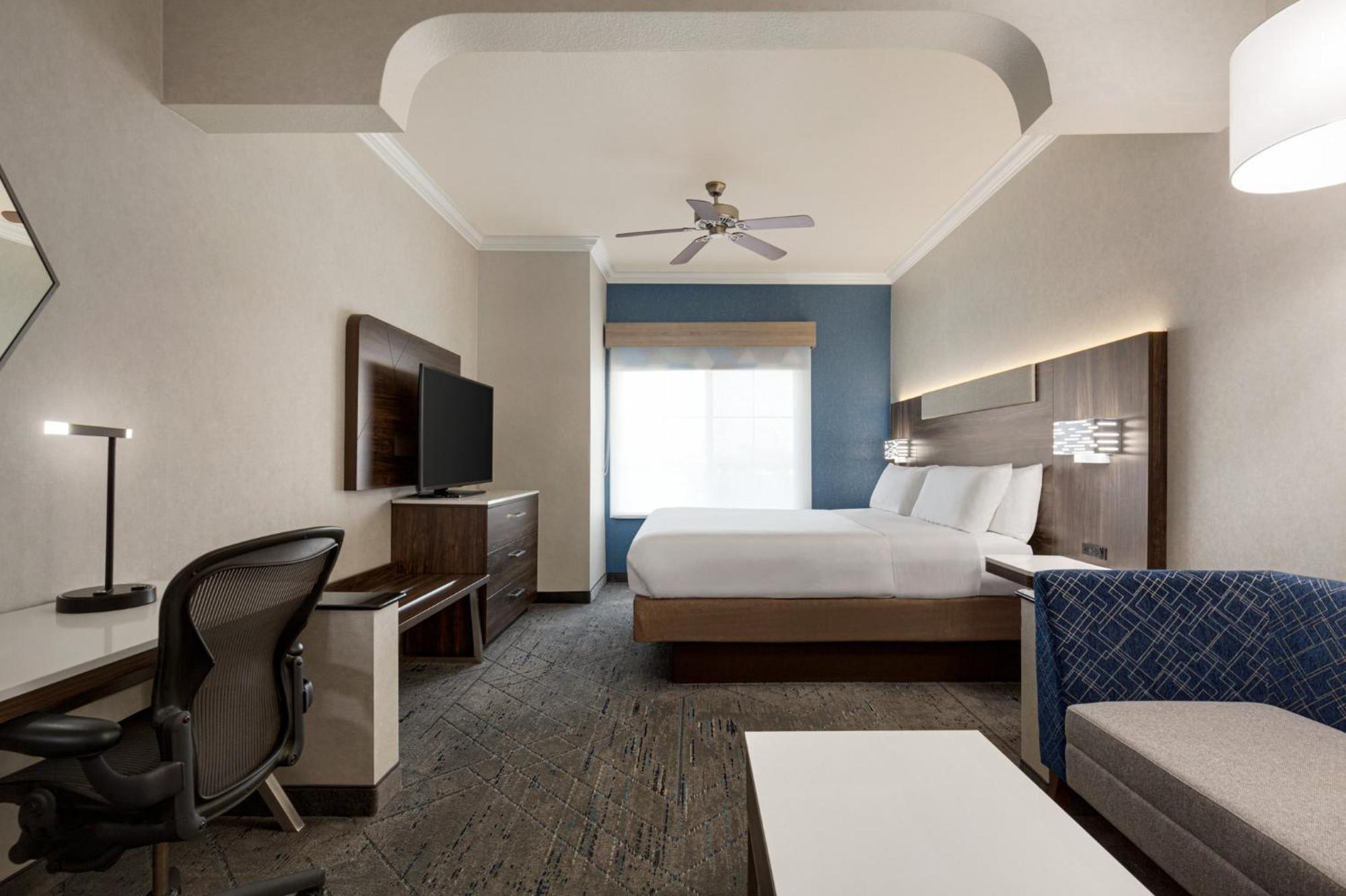 Holiday Inn Express & Suites Bakersfield Central By Ihg Exterior foto
