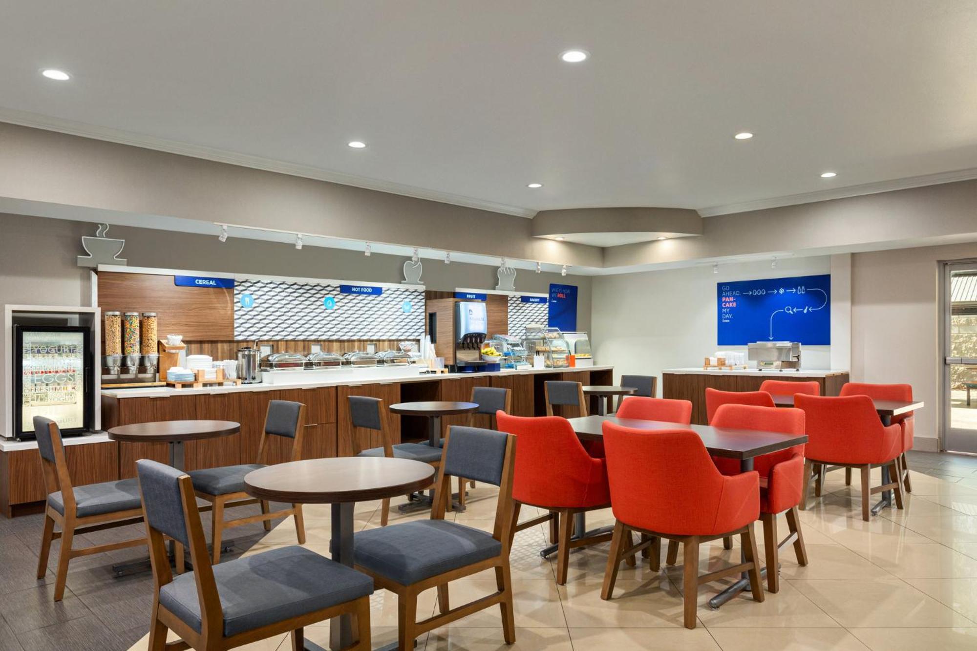 Holiday Inn Express & Suites Bakersfield Central By Ihg Exterior foto