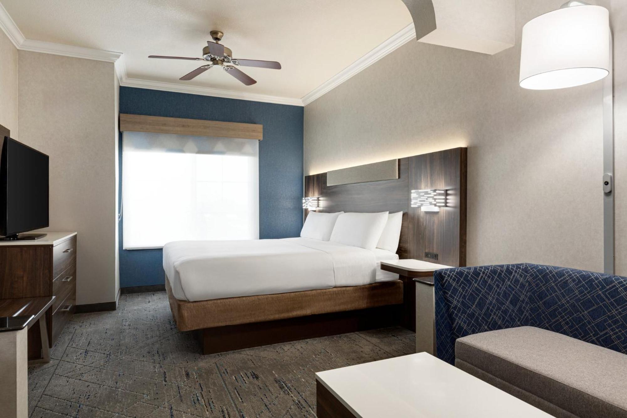 Holiday Inn Express & Suites Bakersfield Central By Ihg Exterior foto