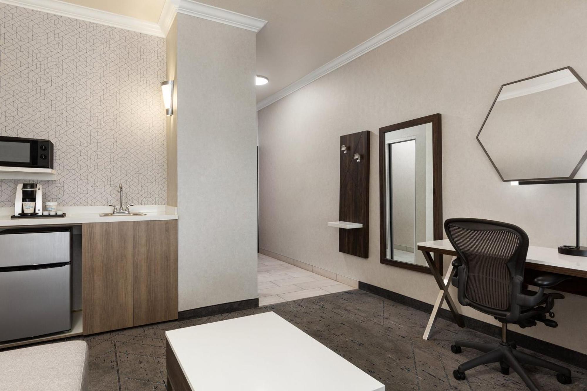 Holiday Inn Express & Suites Bakersfield Central By Ihg Exterior foto