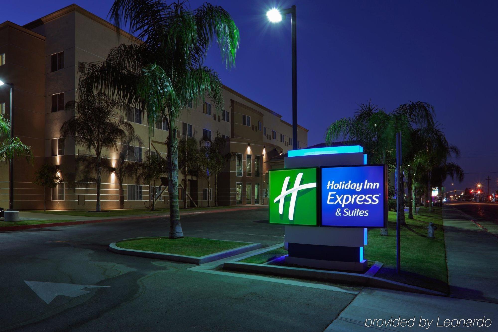 Holiday Inn Express & Suites Bakersfield Central By Ihg Exterior foto