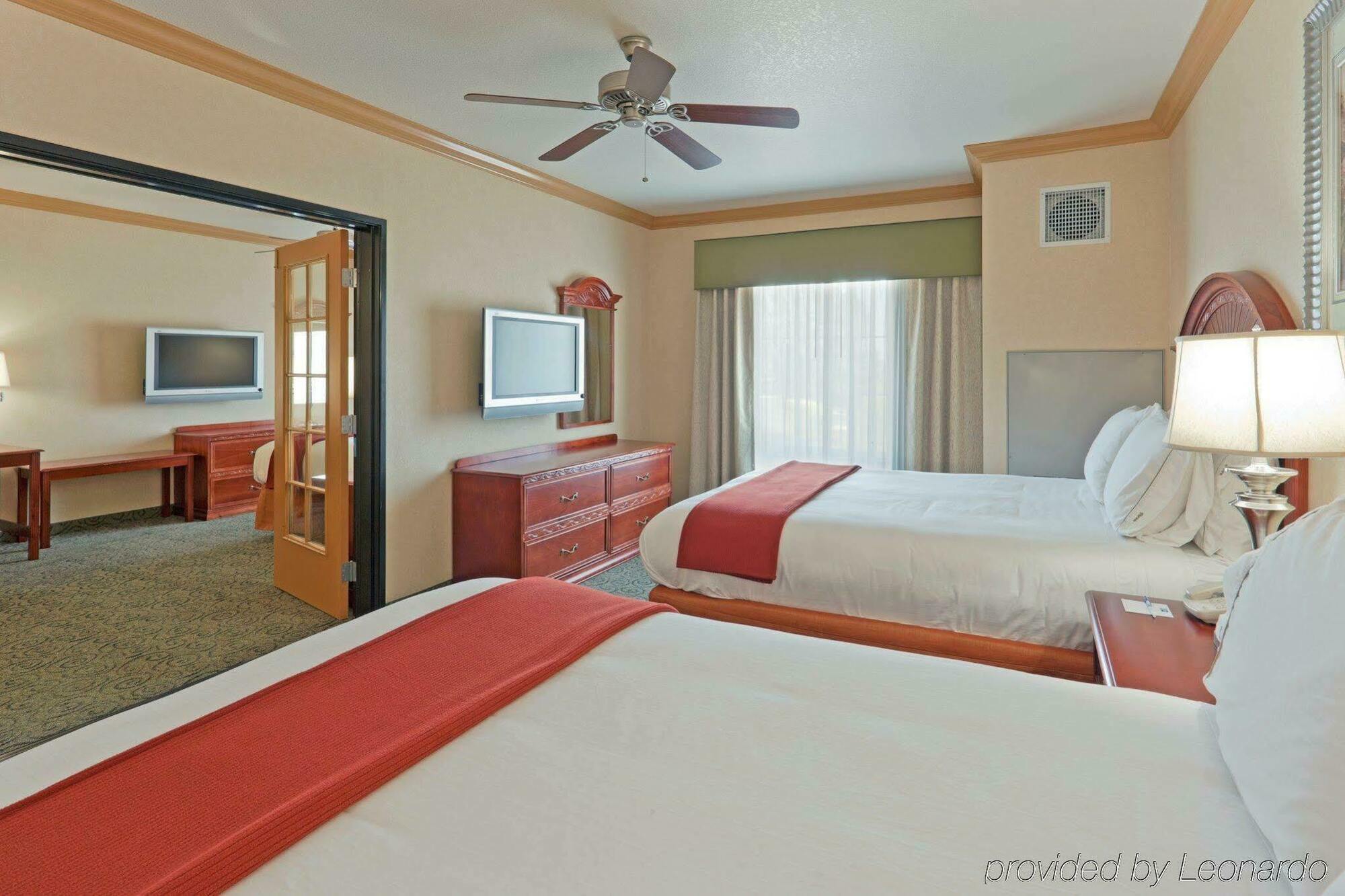 Holiday Inn Express & Suites Bakersfield Central Habitación foto